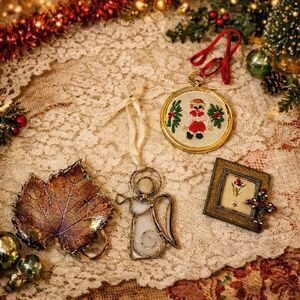 Artisan Decor (4 pcs): Hadeland Glassverk Angel Glass Leaf Embroidered Frame